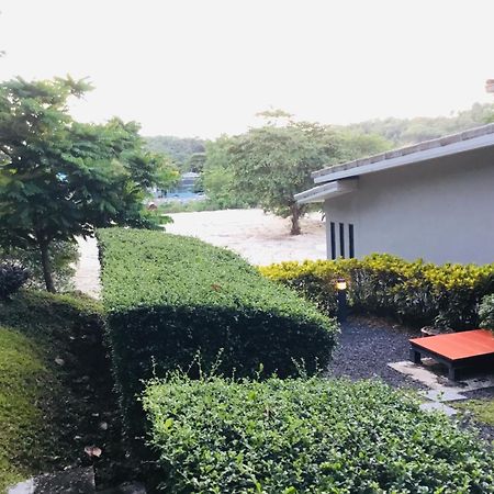 Koh Sirey Beachfront Pool Villa Phuket Kültér fotó