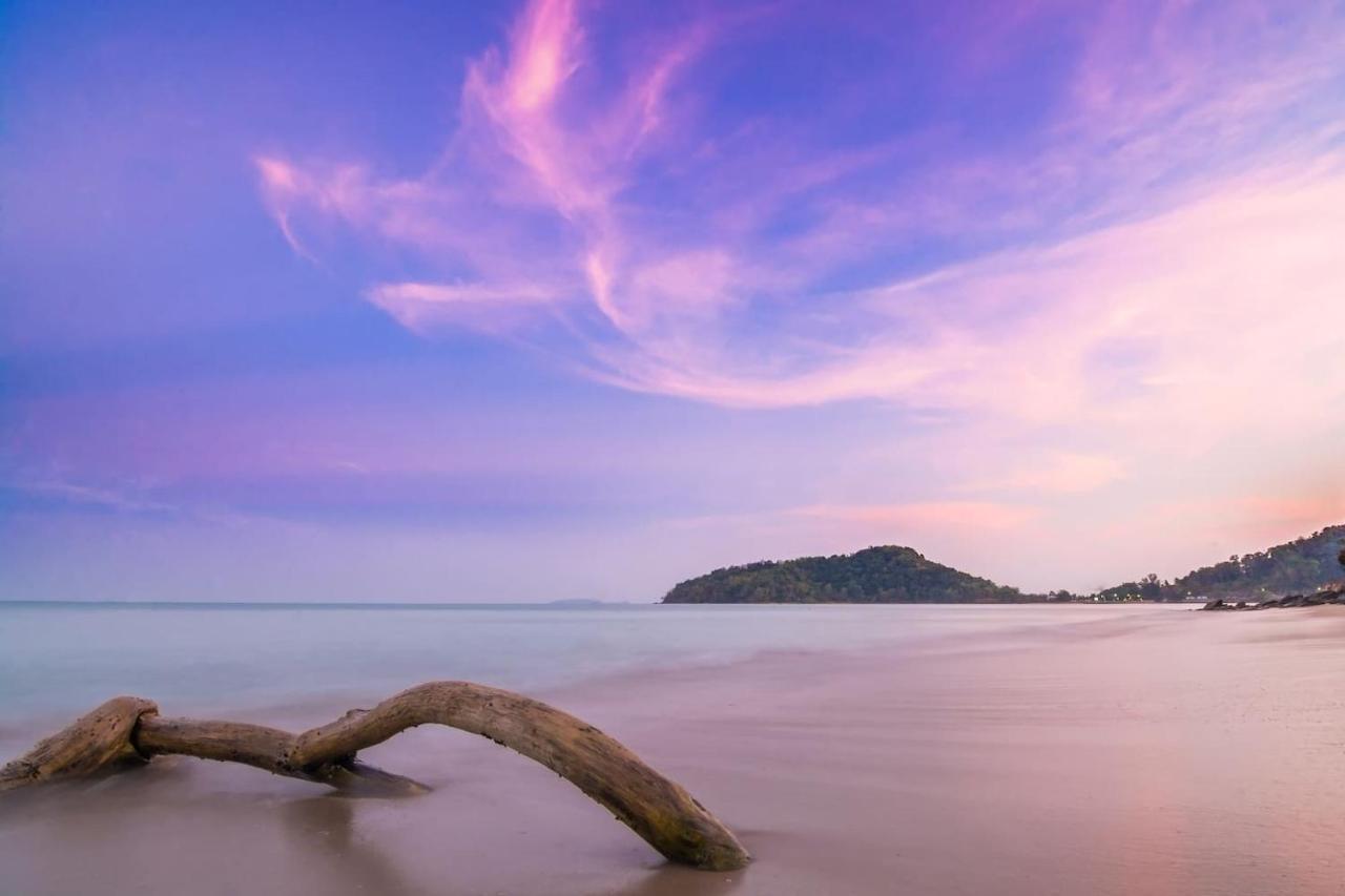Koh Sirey Beachfront Pool Villa Phuket Kültér fotó